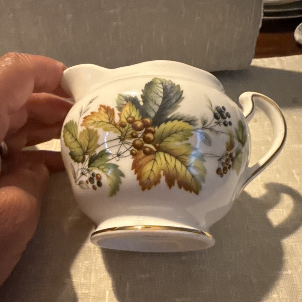 Vintage Royal Vale Autum Leaves Cream Jug And Sugar Bowl - Picture 3 of 4